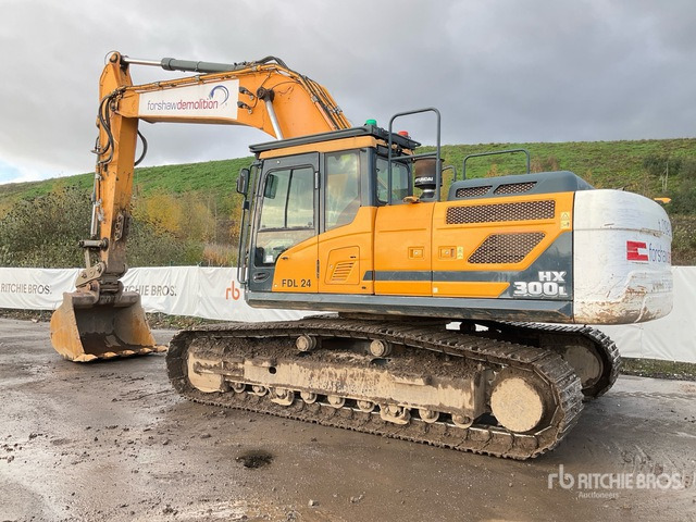 2019 Hyundai HX300L Tracked Excavator - Lánctalpas kotró: 3 kép. 2019 Hyundai HX300L Tracked Excavator - Lánctalpas kotró: 3 kép.