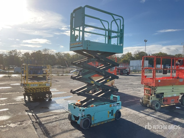 2019 JCB S1930E Electric Scissor Lift - Ollós emelő: 2 kép. 2019 JCB S1930E Electric Scissor Lift - Ollós emelő: 2 kép.