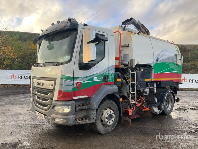 2021 DAF LF230 LA Sweeper Truck - Utcaseprő gép: 3 kép. 2021 DAF LF230 LA Sweeper Truck - Utcaseprő gép: 3 kép.