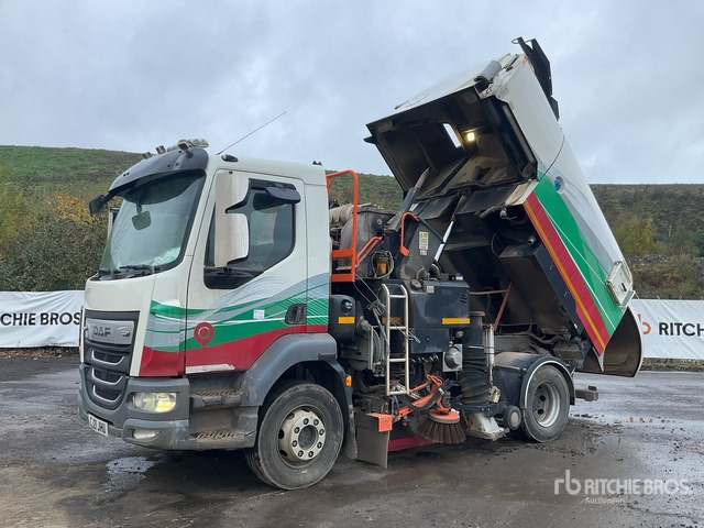 2021 DAF LF230 LA Sweeper Truck - Utcaseprő gép: 2 kép. 2021 DAF LF230 LA Sweeper Truck - Utcaseprő gép: 2 kép.