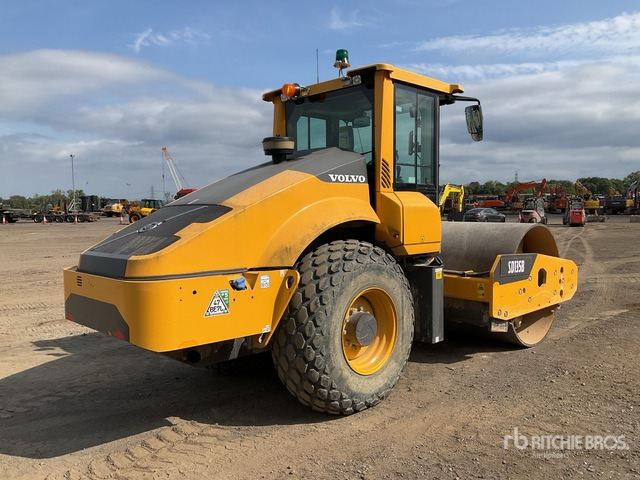 2022 Volvo SD135B Smooth Drum Compactor - Szárzúzó/ Mulcsozó: 4 kép. 2022 Volvo SD135B Smooth Drum Compactor - Szárzúzó/ Mulcsozó: 4 kép.