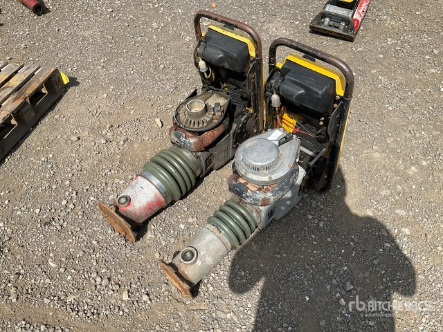 Wacker Neuson BS50-2 Jumping Jack Tamper - Döngölőgép: 3 kép. Wacker Neuson BS50-2 Jumping Jack Tamper - Döngölőgép: 3 kép.