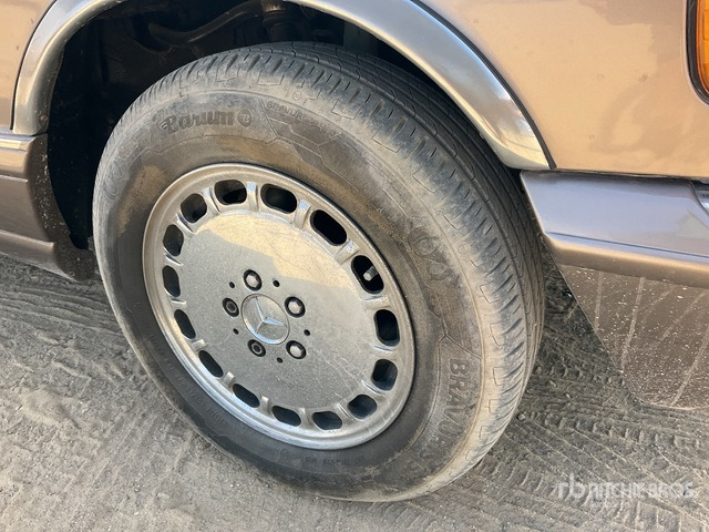 1989 Mercedes-Benz 560SEL Classic Car - Autó: 5 kép. 1989 Mercedes-Benz 560SEL Classic Car - Autó: 5 kép.