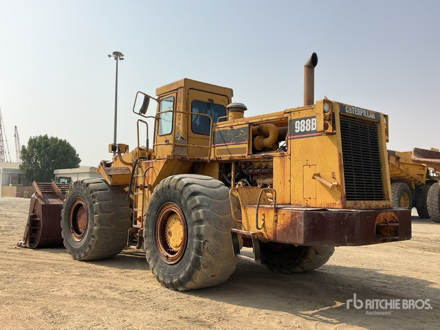 1992 Cat 988B - Gumikerekes homlokrakodó: 4 kép. 1992 Cat 988B - Gumikerekes homlokrakodó: 4 kép.