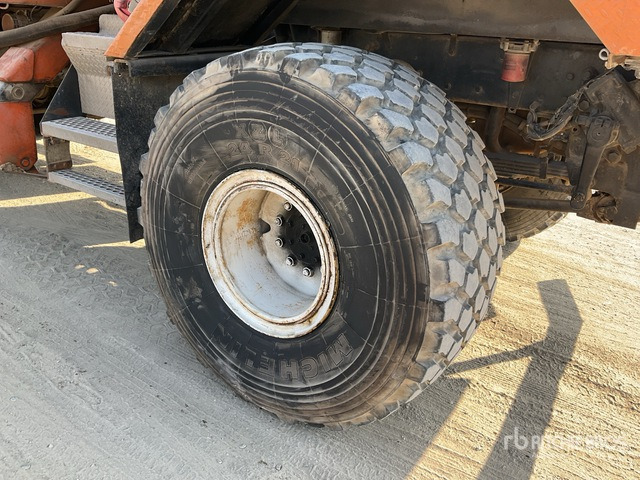 1995 Kenworth C500B 6x6 w/ Water Tank Bucket Truck - Emelőkosaras teherautó: 5 kép. 1995 Kenworth C500B 6x6 w/ Water Tank Bucket Truck - Emelőkosaras teherautó: 5 kép.