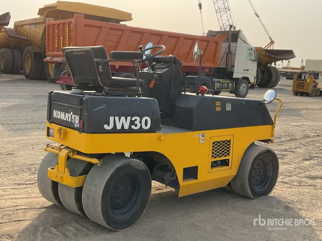 1996 Komatsu JW30-2 7 Wheel Pneumatic Roller - Pneumatikus henger: 3 kép. 1996 Komatsu JW30-2 7 Wheel Pneumatic Roller - Pneumatikus henger: 3 kép.