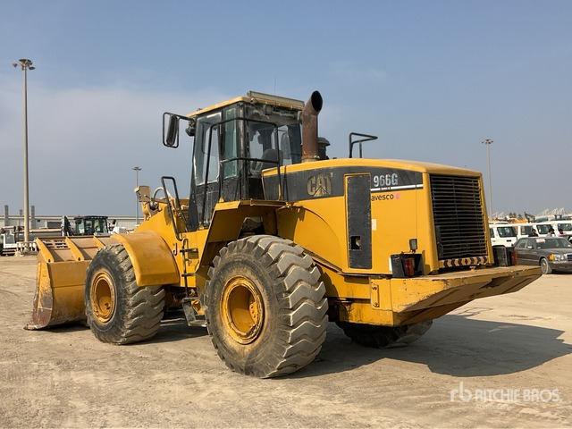 2000 Cat 966G Wheel Loader - Gumikerekes homlokrakodó: 2 kép. 2000 Cat 966G Wheel Loader - Gumikerekes homlokrakodó: 2 kép.