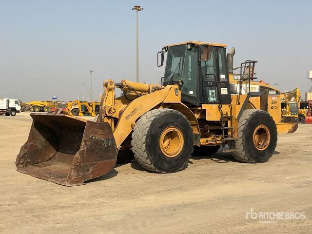 2001 Cat 966G - Gumikerekes homlokrakodó: 2 kép. 2001 Cat 966G - Gumikerekes homlokrakodó: 2 kép.