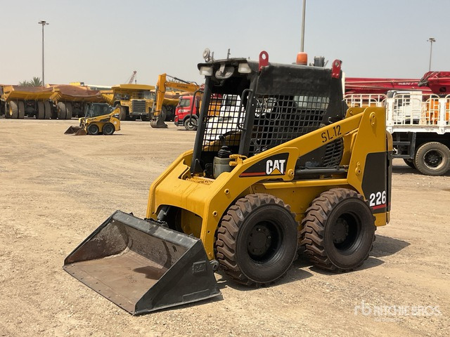 2002 Cat 226 - Mini homlokrakodó: 1 kép. 2002 Cat 226 - Mini homlokrakodó: 1 kép.