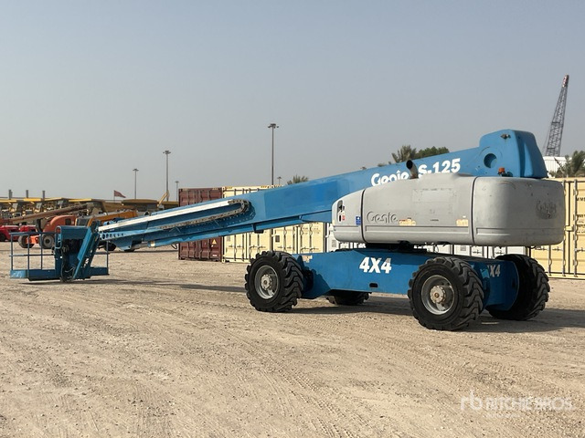 2002 Genie S125 4WD Diesel Telescopic Boom Lift - Teleszkópos emelő: 4 kép. 2002 Genie S125 4WD Diesel Telescopic Boom Lift - Teleszkópos emelő: 4 kép.