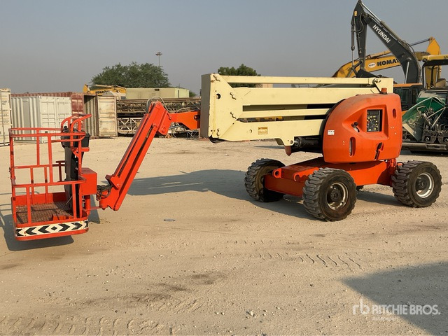 2002 JLG 450AJ Series ll 4WD Diesel Articulating Boom Lift - Személyemelő: 1 kép. 2002 JLG 450AJ Series ll 4WD Diesel Articulating Boom Lift - Személyemelő: 1 kép.
