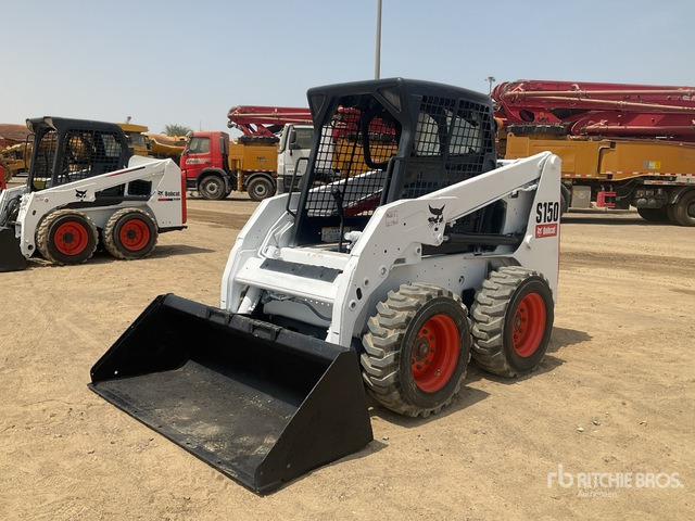 2004 Bobcat S150 - Mini homlokrakodó: 2 kép. 2004 Bobcat S150 - Mini homlokrakodó: 2 kép.