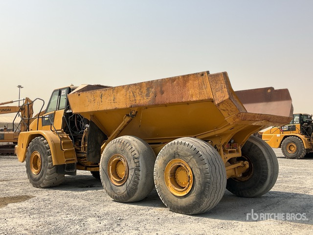 2004 Cat 740 - Csuklós dömper: 4 kép. 2004 Cat 740 - Csuklós dömper: 4 kép.