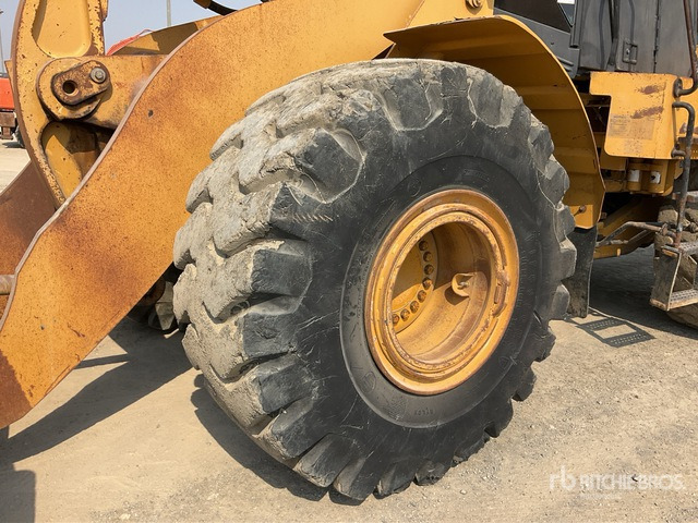 2004 Cat 972G Series II - Gumikerekes homlokrakodó: 5 kép. 2004 Cat 972G Series II - Gumikerekes homlokrakodó: 5 kép.