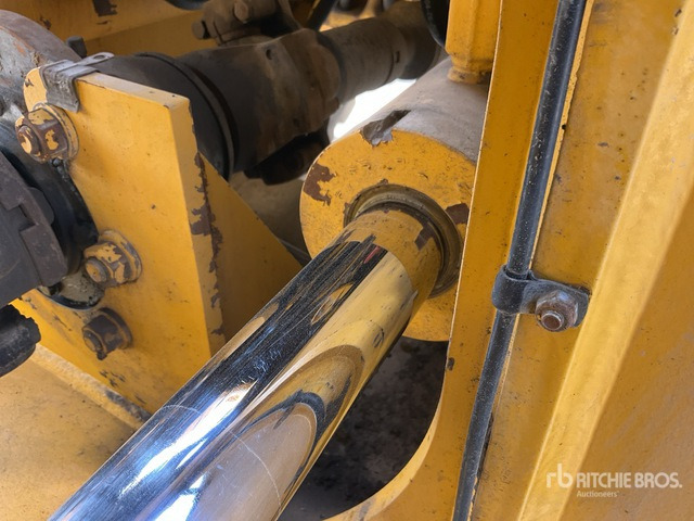 2004 Komatsu WA500-3 - Gumikerekes homlokrakodó: 5 kép. 2004 Komatsu WA500-3 - Gumikerekes homlokrakodó: 5 kép.