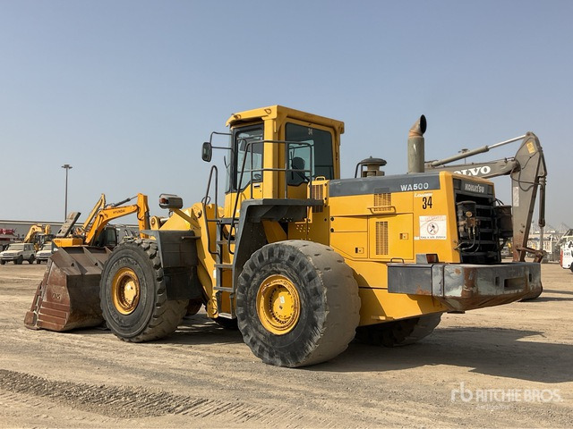 2004 Komatsu WA500-3 - Gumikerekes homlokrakodó: 3 kép. 2004 Komatsu WA500-3 - Gumikerekes homlokrakodó: 3 kép.