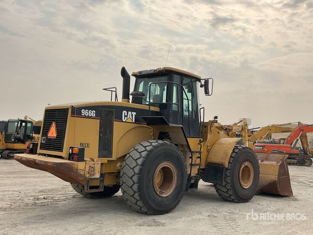 2005 Cat 966G Series II - Gumikerekes homlokrakodó: 3 kép. 2005 Cat 966G Series II - Gumikerekes homlokrakodó: 3 kép.