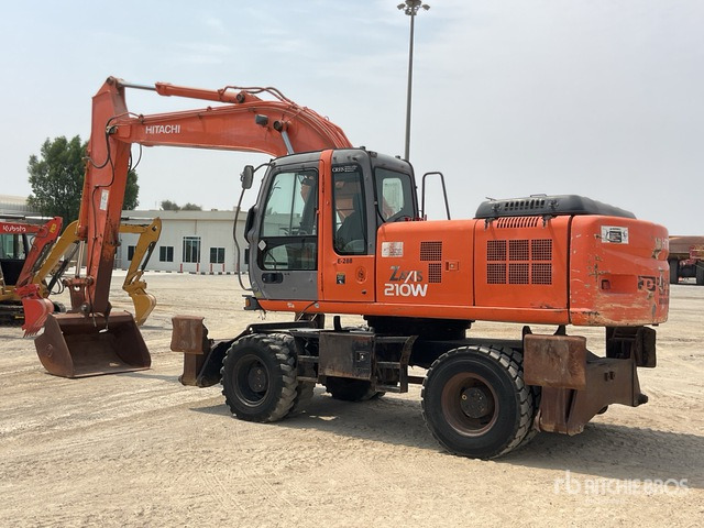 2005 Hitachi ZX210W - Gumikerekes kotró: 3 kép. 2005 Hitachi ZX210W - Gumikerekes kotró: 3 kép.
