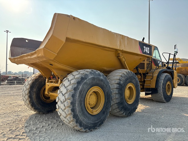 2007 Cat 740 Articulated Dump Truck - Csuklós dömper: 3 kép. 2007 Cat 740 Articulated Dump Truck - Csuklós dömper: 3 kép.
