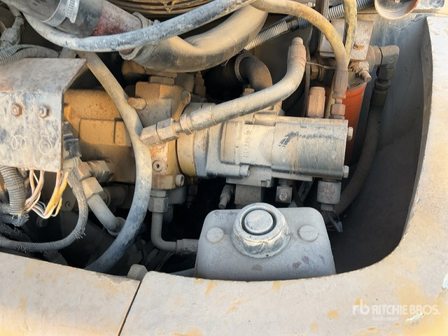 2007 Cat 906 - Gumikerekes homlokrakodó: 5 kép. 2007 Cat 906 - Gumikerekes homlokrakodó: 5 kép.