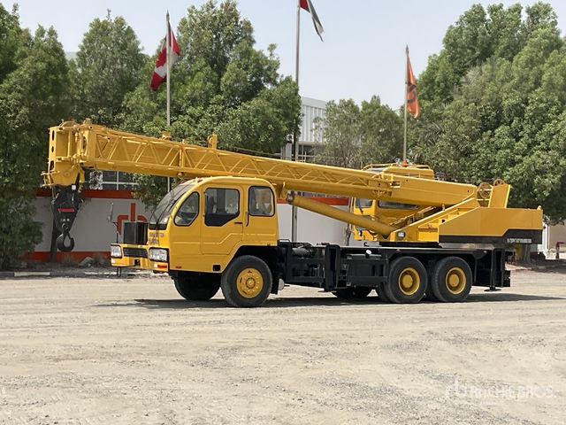 2007 XCMG QY20 20 ton 6x4 Hydraulic Truck Crane - Autódaru: 1 kép. 2007 XCMG QY20 20 ton 6x4 Hydraulic Truck Crane - Autódaru: 1 kép.