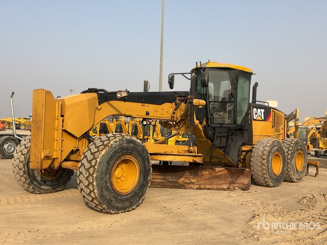 2008 Cat 14M - Gréder: 2 kép. 2008 Cat 14M - Gréder: 2 kép.