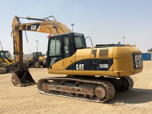 2008 Cat 320D - Lánctalpas kotró: 3 kép. 2008 Cat 320D - Lánctalpas kotró: 3 kép.