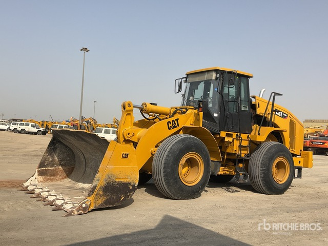 2008 Cat 966H - Gumikerekes homlokrakodó: 2 kép. 2008 Cat 966H - Gumikerekes homlokrakodó: 2 kép.