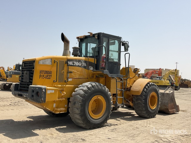 2008 Hyundai HL760-7A - Gumikerekes homlokrakodó: 3 kép. 2008 Hyundai HL760-7A - Gumikerekes homlokrakodó: 3 kép.