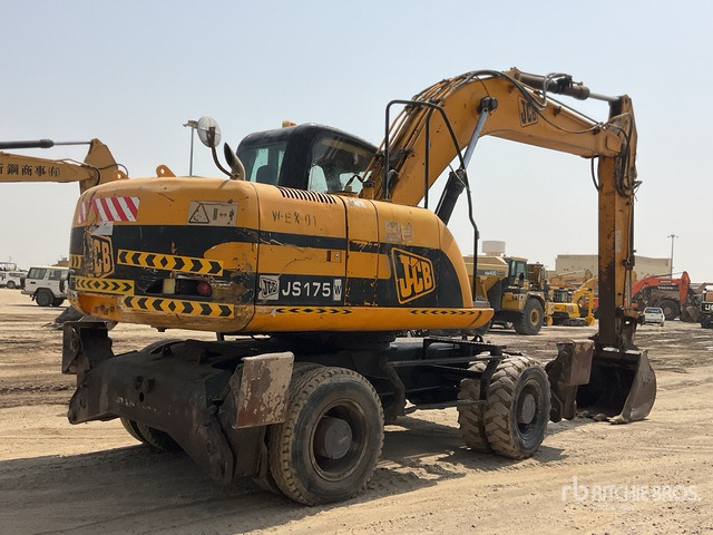 2008 JCB JS175 - Gumikerekes kotró: 4 kép. 2008 JCB JS175 - Gumikerekes kotró: 4 kép.