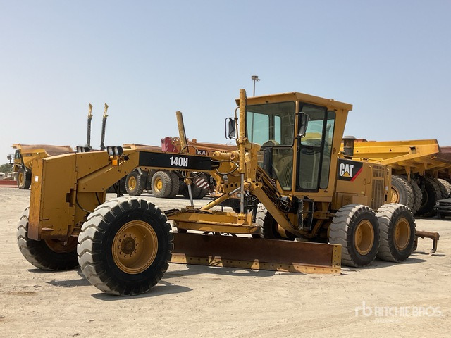 2009 Cat 140H - Gréder: 2 kép. 2009 Cat 140H - Gréder: 2 kép.
