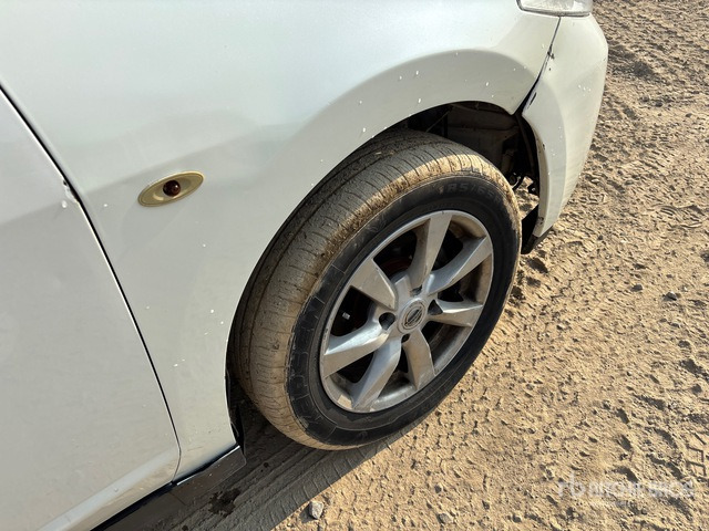 2009 Nissan Tilda Automobile - Autó: 4 kép. 2009 Nissan Tilda Automobile - Autó: 4 kép.