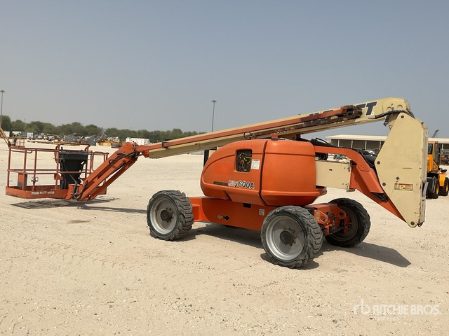 2010 JLG 600AJ 4WD Diesel Articulating Boom Lift - Személyemelő: 4 kép. 2010 JLG 600AJ 4WD Diesel Articulating Boom Lift - Személyemelő: 4 kép.