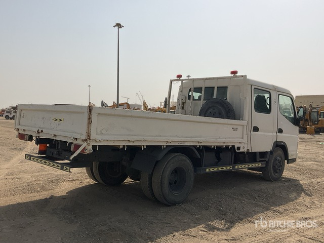 2010 Mitsubishi Canter 4x2 Crew Cab Flatbed Truck - Platós teherautó: 4 kép. 2010 Mitsubishi Canter 4x2 Crew Cab Flatbed Truck - Platós teherautó: 4 kép.