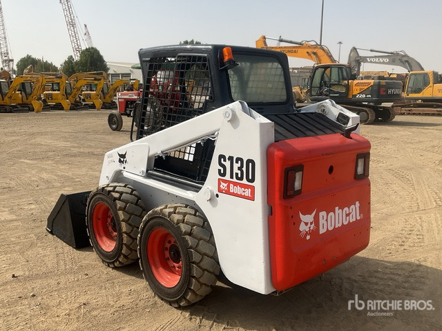2011 Bobcat S130 - Mini homlokrakodó: 3 kép. 2011 Bobcat S130 - Mini homlokrakodó: 3 kép.