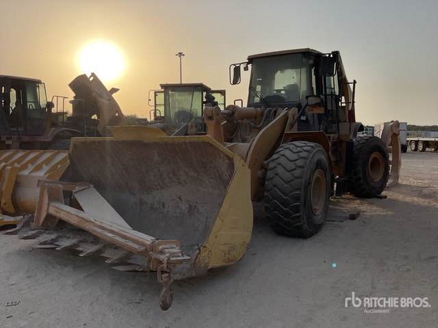 2011 Cat 966H (Inoperable) Wheel Loader - Gumikerekes homlokrakodó: 2 kép. 2011 Cat 966H (Inoperable) Wheel Loader - Gumikerekes homlokrakodó: 2 kép.