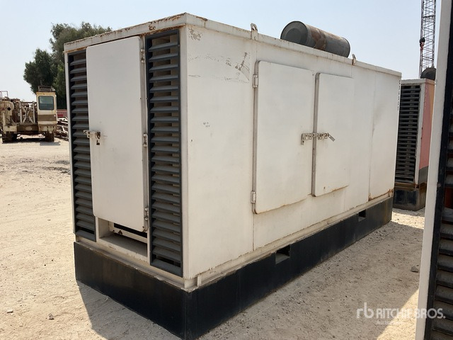 2011 Cummins 344 kVA Skid-Mounted (Inoperable) Generator Set - Áramfejlesztő: 2 kép. 2011 Cummins 344 kVA Skid-Mounted (Inoperable) Generator Set - Áramfejlesztő: 2 kép.