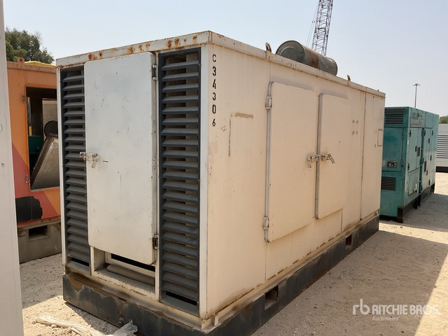 2011 Cummins 344 kVA Skid-Mounted (Inoperable) Generator Set - Áramfejlesztő: 4 kép. 2011 Cummins 344 kVA Skid-Mounted (Inoperable) Generator Set - Áramfejlesztő: 4 kép.