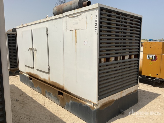 2011 Cummins 344 kVA Skid-Mounted (Inoperable) Generator Set - Áramfejlesztő: 4 kép. 2011 Cummins 344 kVA Skid-Mounted (Inoperable) Generator Set - Áramfejlesztő: 4 kép.