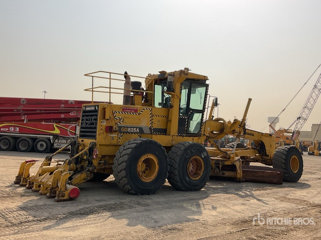 2011 Komatsu GD825A-2 Motor Grader - Szárzúzó/ Mulcsozó: 3 kép. 2011 Komatsu GD825A-2 Motor Grader - Szárzúzó/ Mulcsozó: 3 kép.