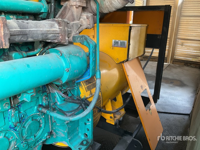 2011 Perkins 1000 kVA Containerized Generator Set - Áramfejlesztő: 5 kép. 2011 Perkins 1000 kVA Containerized Generator Set - Áramfejlesztő: 5 kép.