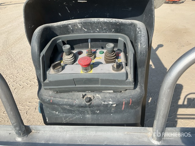 2011 Teupen LEO 18 GT Crawler Electric Articulating Boom Lift - Személyemelő: 5 kép. 2011 Teupen LEO 18 GT Crawler Electric Articulating Boom Lift - Személyemelő: 5 kép.