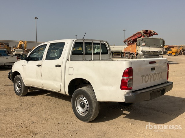 2011 Toyota Hilux 4x4 Crew Cab Pickup - Pickup: 2 kép. 2011 Toyota Hilux 4x4 Crew Cab Pickup - Pickup: 2 kép.