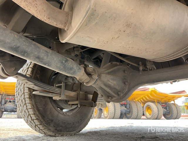 Terepjáró/ SUV 2011 Toyota Land Cruiser LX 76R 4x4 SUV: 6 kép.