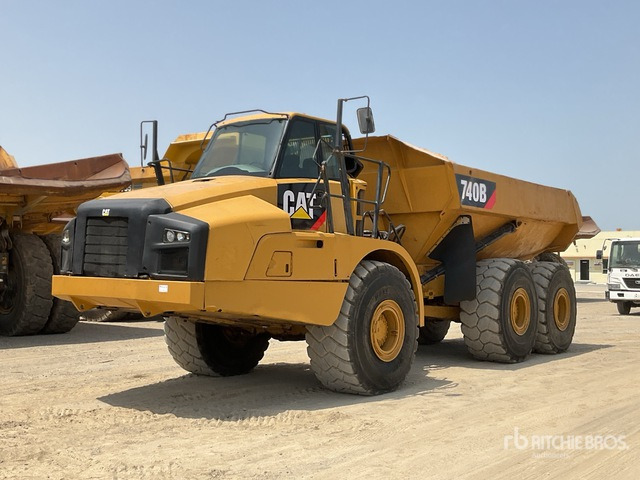 2012 Cat 740B - Csuklós dömper: 2 kép. 2012 Cat 740B - Csuklós dömper: 2 kép.