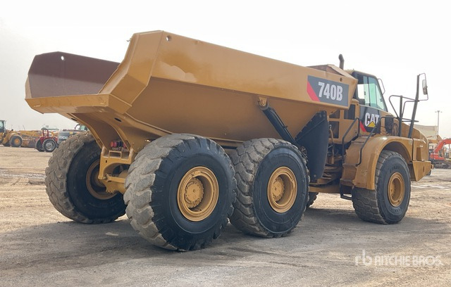 2012 Cat 740B - Csuklós dömper: 4 kép. 2012 Cat 740B - Csuklós dömper: 4 kép.