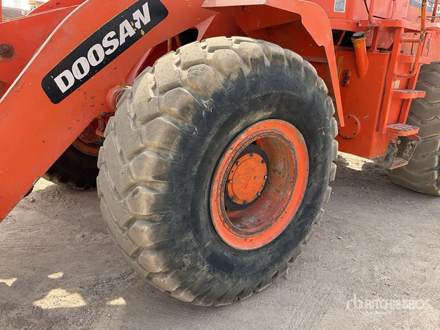 2012 Doosan DL503 Gold - Gumikerekes homlokrakodó: 5 kép. 2012 Doosan DL503 Gold - Gumikerekes homlokrakodó: 5 kép.