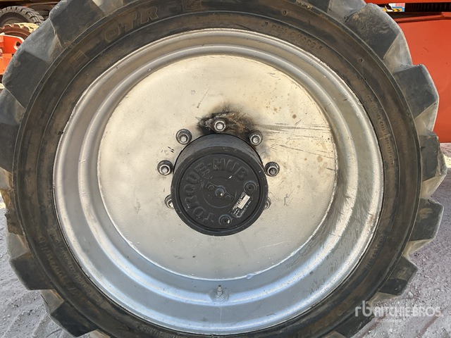 2012 JLG 600AJ 4WD Diesel Articulating Boom Lift - Személyemelő: 5 kép. 2012 JLG 600AJ 4WD Diesel Articulating Boom Lift - Személyemelő: 5 kép.