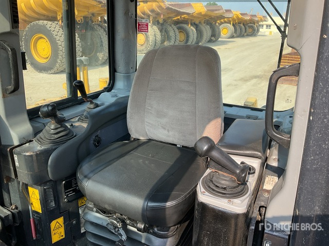 2012 Komatsu D155A-6 Crawler Dozer - Buldózer: 5 kép. 2012 Komatsu D155A-6 Crawler Dozer - Buldózer: 5 kép.