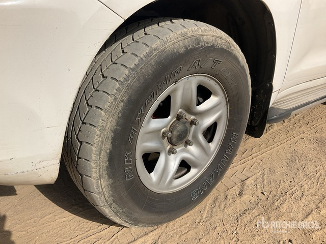 2012 Toyota Land Cruiser GX 200L 4x4 SUV - Terepjáró/ SUV: 5 kép. 2012 Toyota Land Cruiser GX 200L 4x4 SUV - Terepjáró/ SUV: 5 kép.